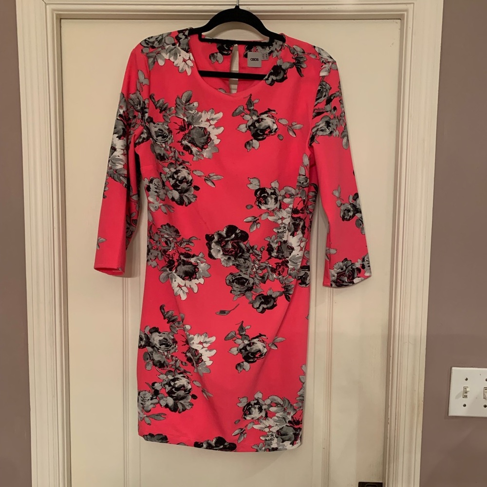 BEAUTIFUL AND SLIMMING ASOS DRESS